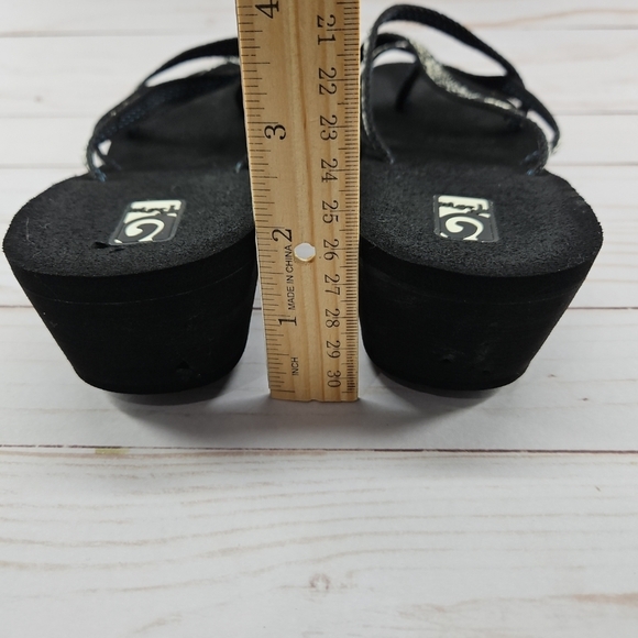 Teva Mush Mandalyn Wedge Sandal‎ Womens 8 Black Floral Pattern Flip Flops - Picture 9 of 11